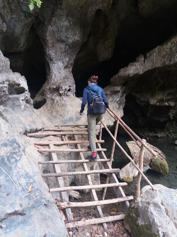 Joanna enters Tham Kang Cave.