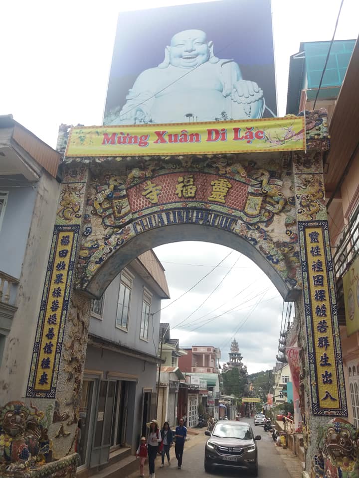 Entrance to Linh Phuoc Pagoda.