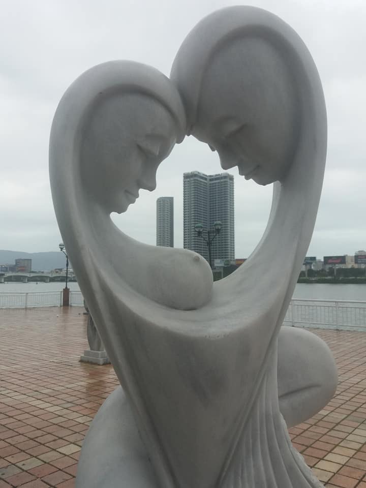 Han River sculptures.