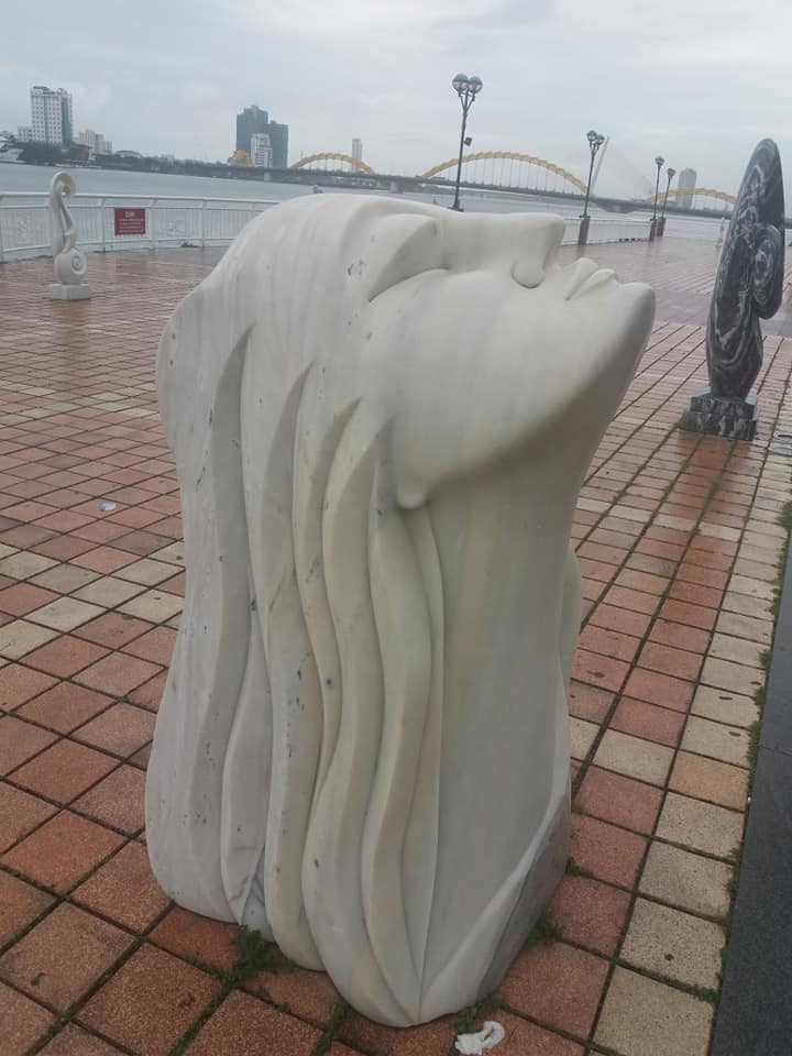 Han River sculptures.